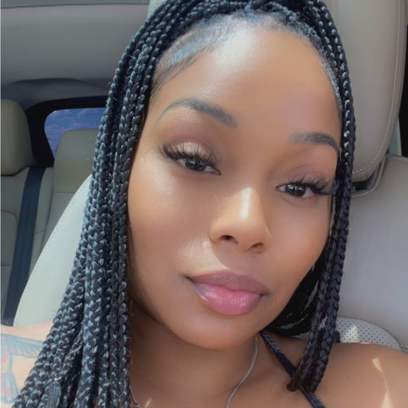 Meet your Posher, Dominique - Picture 1 of 1